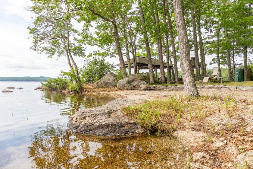 Welcome to your dream lakefront retreat! Serene lakeside living - photo 7