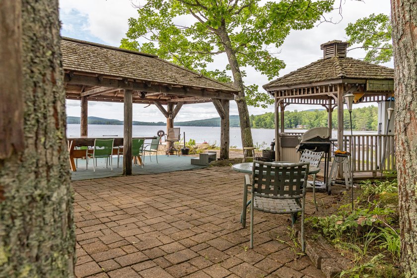 Welcome to your dream lakefront retreat! Serene lakeside living - photo 8