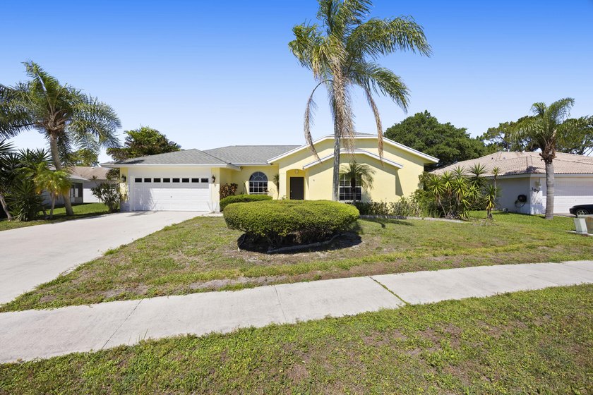 Welcome to this spacious and beautifully maintained 3-bedroom - photo 4