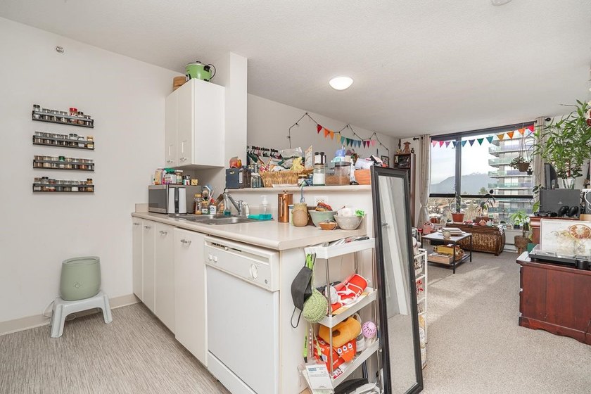 TREMENDOUS VALUE. One of the best price-per-square-foot options - photo 5