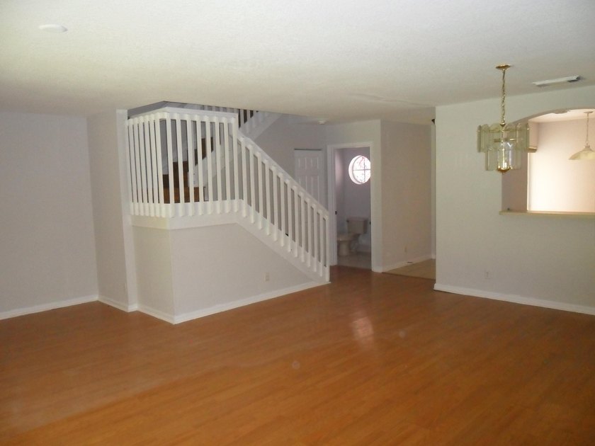 Beautifully maintained 3 bedroom 2.5 bathroom1 car garage - photo 8