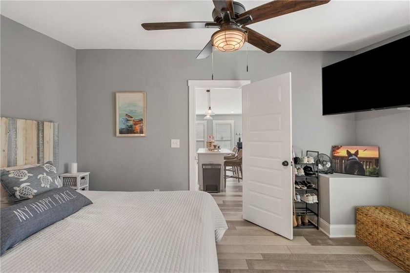 Wake up to breathtaking waterfront views in this stunning home - photo 17