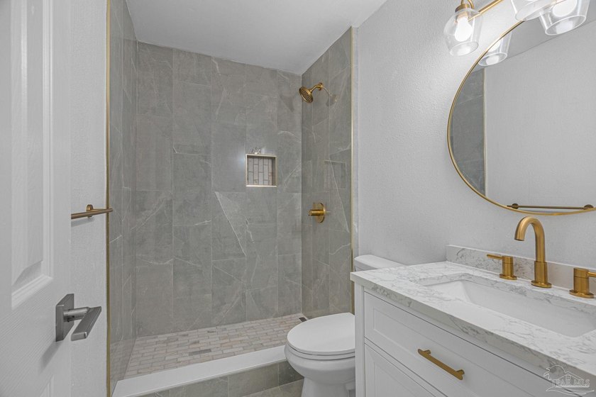 Beautifully renovated and move-in ready! This stunning 4-bedroom - photo 18