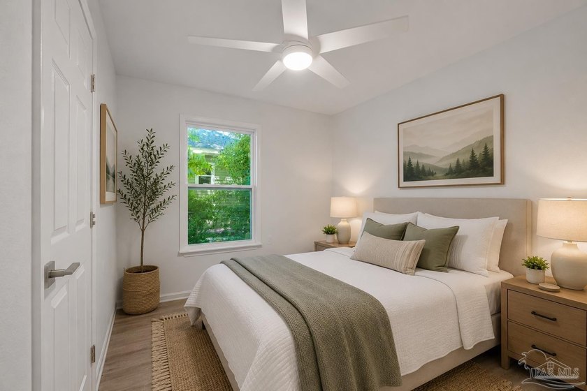 Beautifully renovated and move-in ready! This stunning 4-bedroom - photo 21