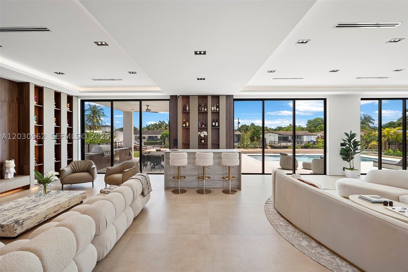 Brand-new waterfront modern estate in the gated Enchanted Lake - photo 4