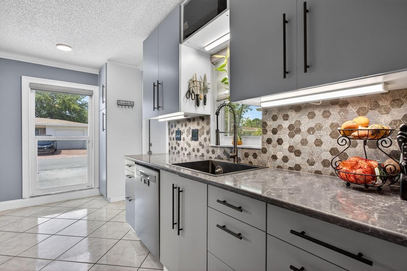 IMPACT WINDOWS- BRAND NEW KITCHEN! Welcome to this spacious and - photo 6