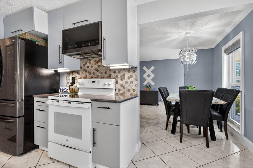 IMPACT WINDOWS- BRAND NEW KITCHEN! Welcome to this spacious and - photo 8