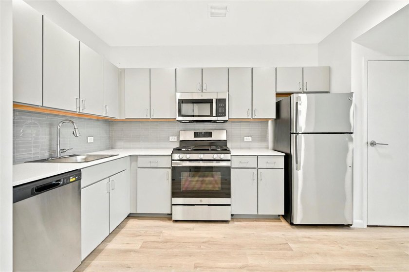Welcome to the Soundview Park Townhouses. This is New - photo 17