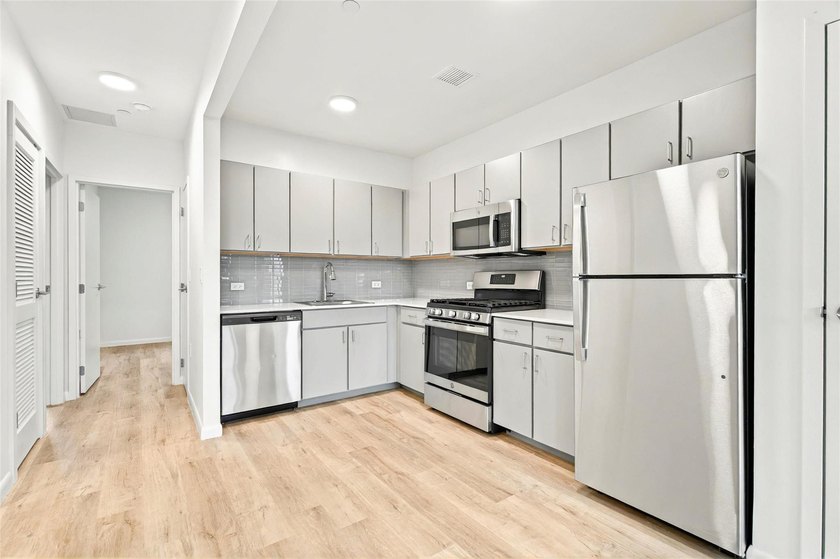 Welcome to the Soundview Park Townhouses. This is New - photo 19