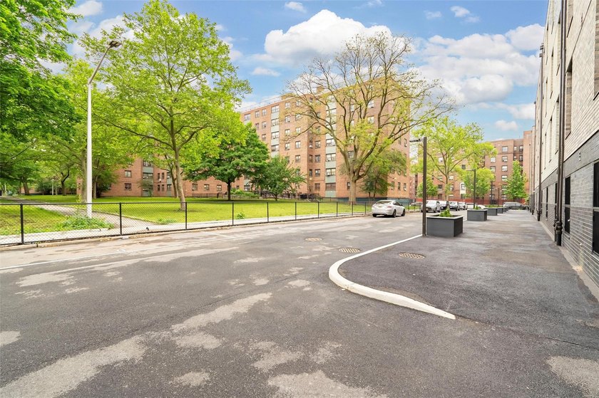 Welcome to the Soundview Park Townhouses. This is New - photo 29