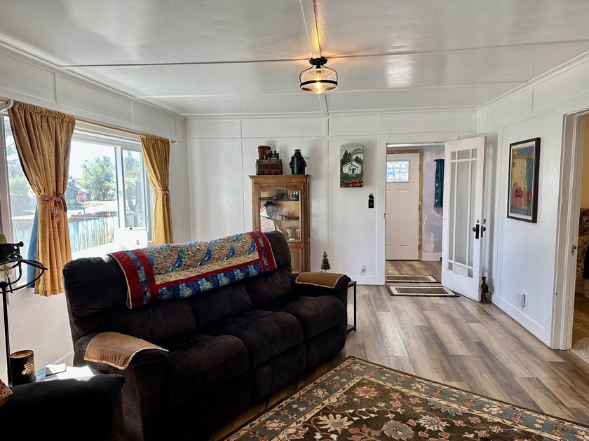 Wonderful upgraded 3 bedroom 1 bathroom home in Westwood! Step - photo 5
