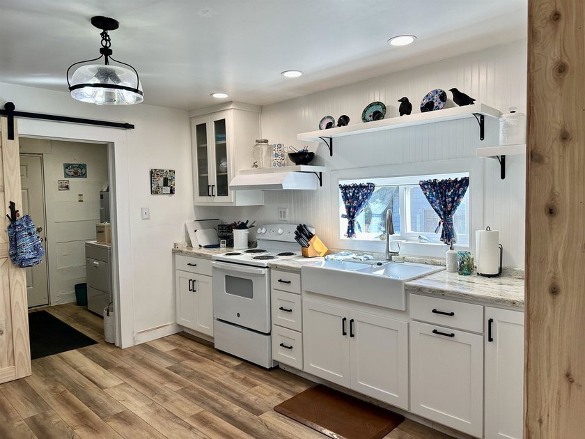 Wonderful upgraded 3 bedroom 1 bathroom home in Westwood! Step - photo 10