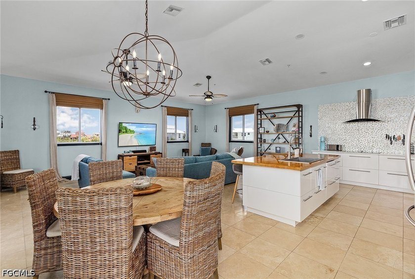 High-performing, income-producing vacation rental on one of - photo 4