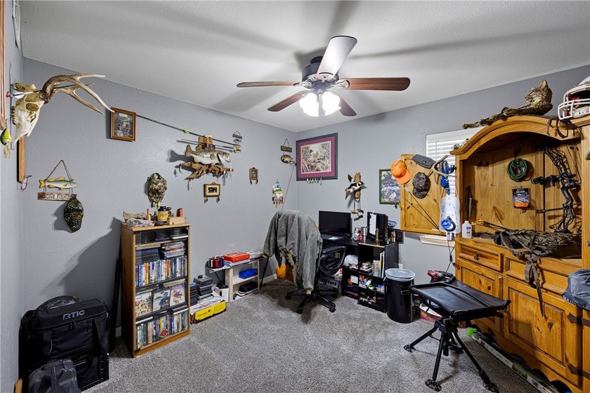 Welcome home to this charming 3-bedroom, 1.5-bath property - photo 14