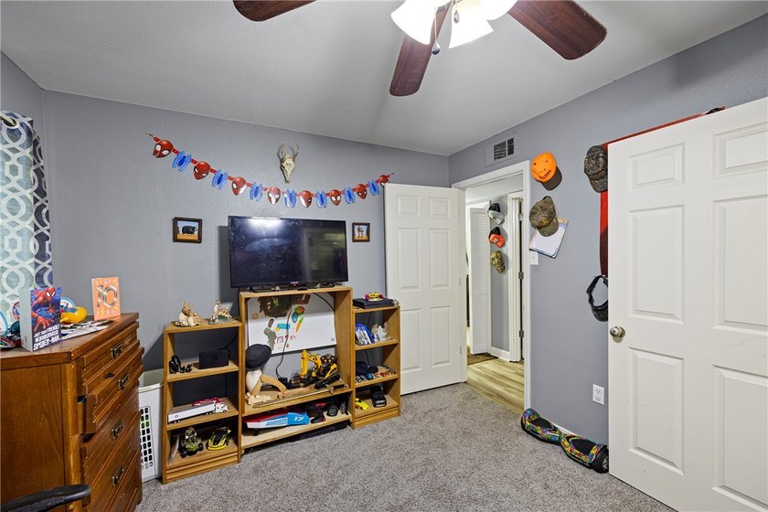 Welcome home to this charming 3-bedroom, 1.5-bath property - photo 15