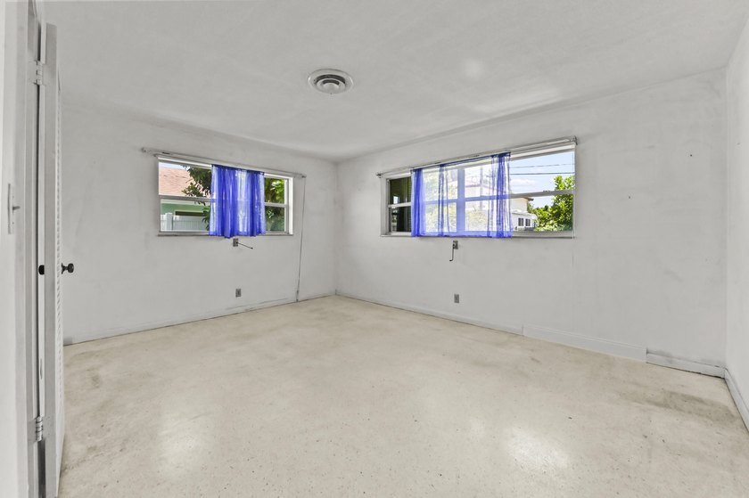Welcome to this charming single-story residence in Country Club - photo 17