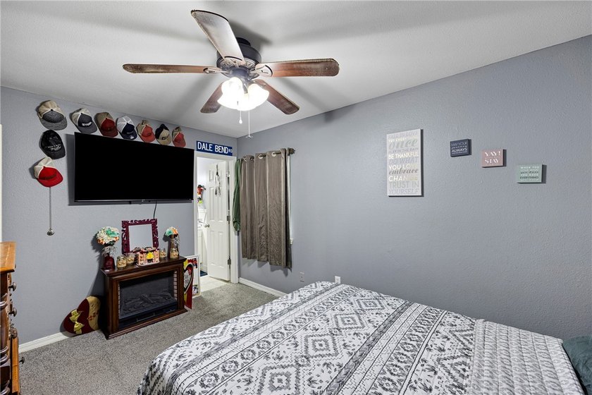 Welcome home to this charming 3-bedroom, 1.5-bath property - photo 22