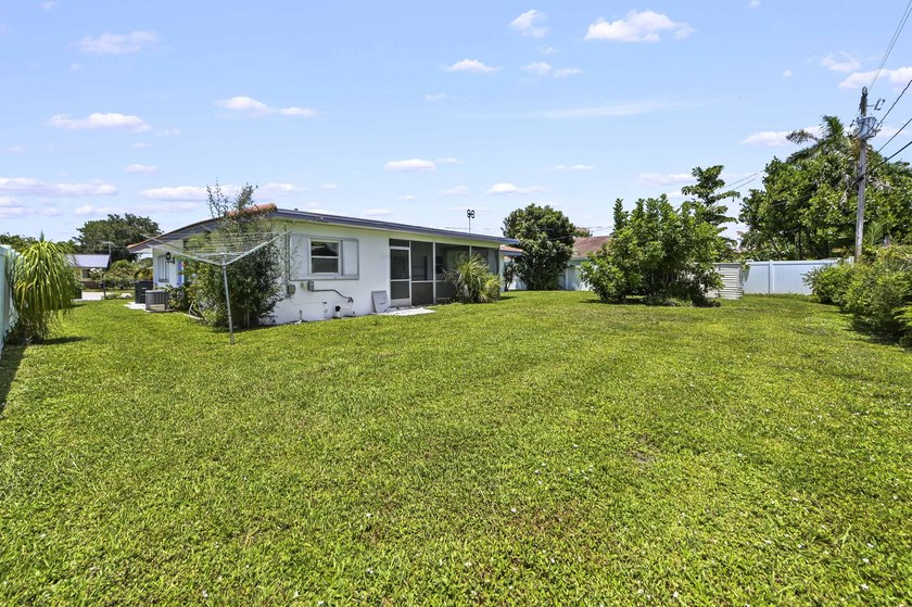 Welcome to this charming single-story residence in Country Club - photo 24