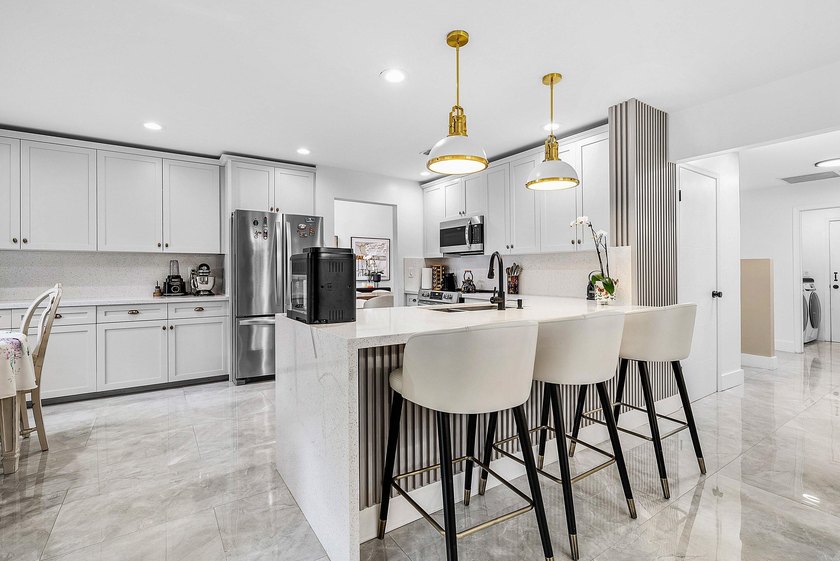 MAKE AN OFFER! Stunning and magnificently expanded two-story - photo 13