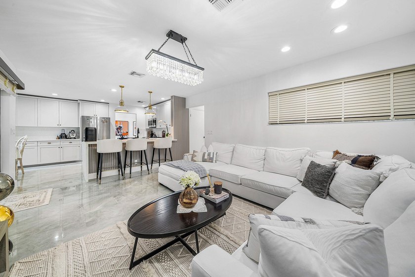 MAKE AN OFFER! Stunning and magnificently expanded two-story - photo 16