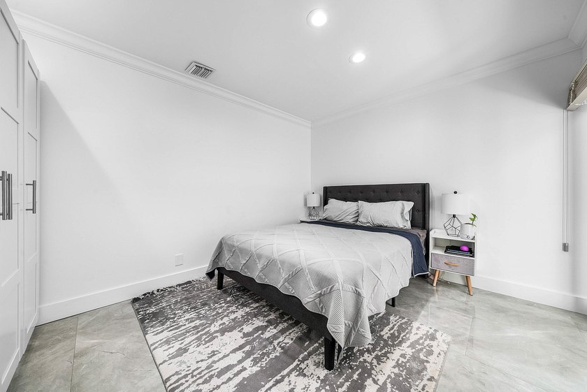 MAKE AN OFFER! Stunning and magnificently expanded two-story - photo 23