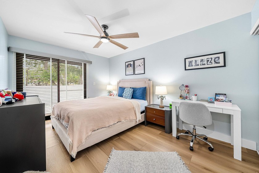 MAKE AN OFFER! Stunning and magnificently expanded two-story - photo 27