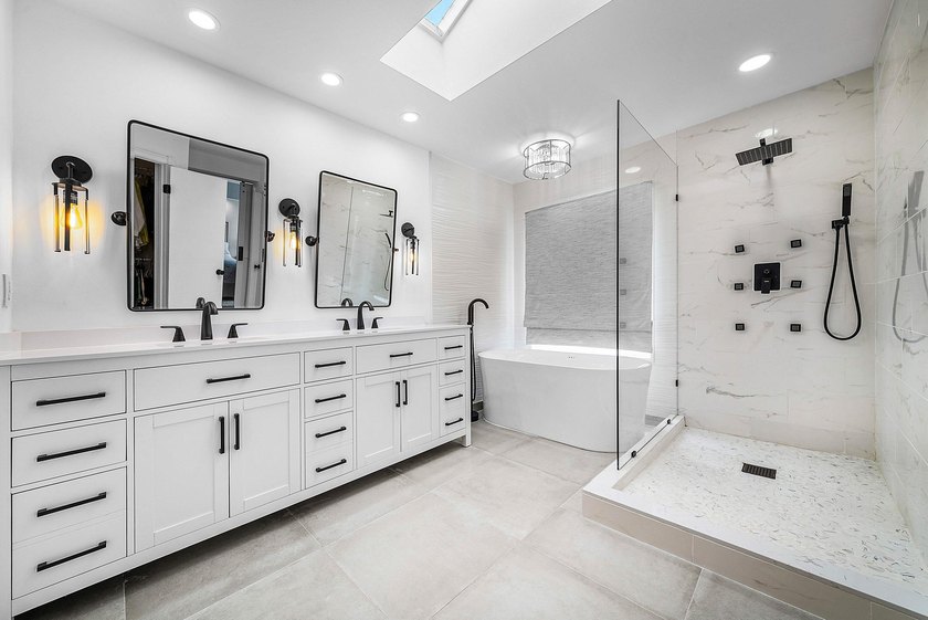 MAKE AN OFFER! Stunning and magnificently expanded two-story - photo 33