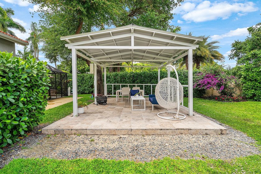 MAKE AN OFFER! Stunning and magnificently expanded two-story - photo 40