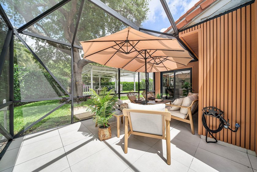 MAKE AN OFFER! Stunning and magnificently expanded two-story - photo 42
