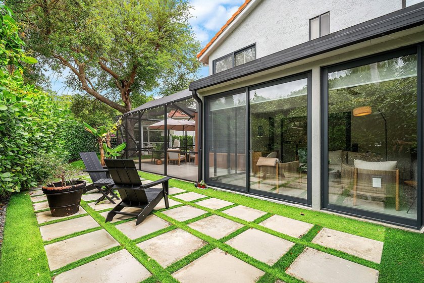 MAKE AN OFFER! Stunning and magnificently expanded two-story - photo 45