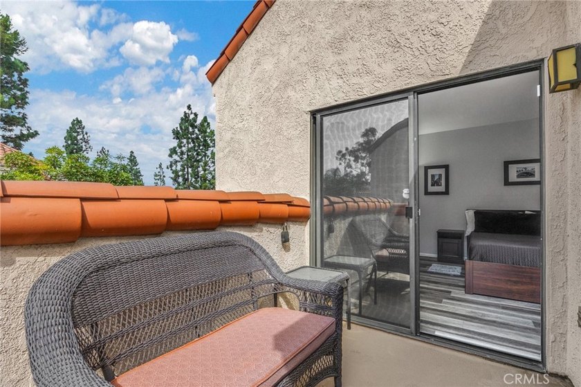 917 Sq Ft, 1 Bedroom + Loft/Flex space is fully remodeled - photo 5