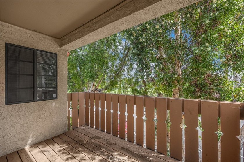 917 Sq Ft, 1 Bedroom + Loft/Flex space is fully remodeled - photo 8