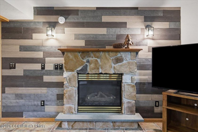 Large mountain lodge offering the perfect blend of four-season - photo 11