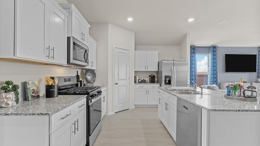 Welcome to D.R. Horton's fabulous new community of Sandstone - photo 3