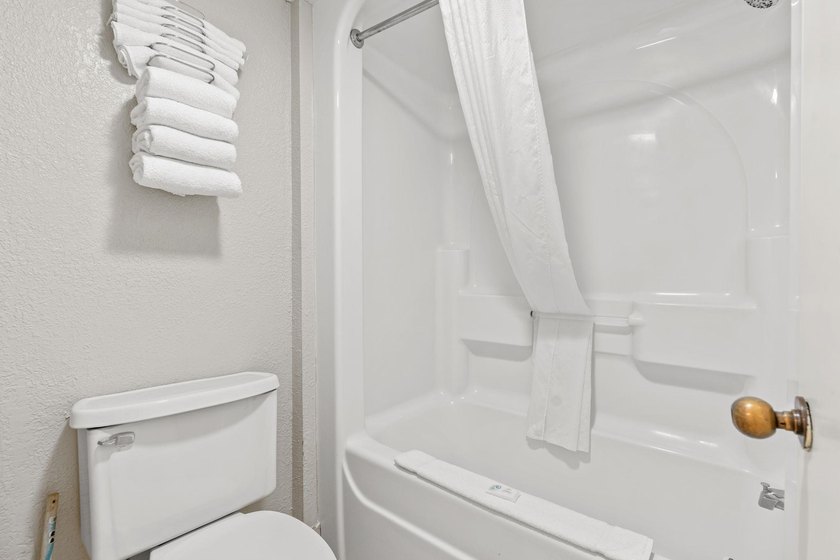 Welcome to Landmark Resort. This is a true 1 bedroom 1 bath - photo 16