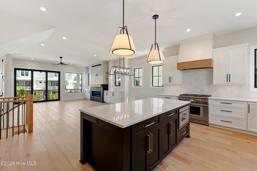 Luxury, location, and low-maintenance living come together - photo 20