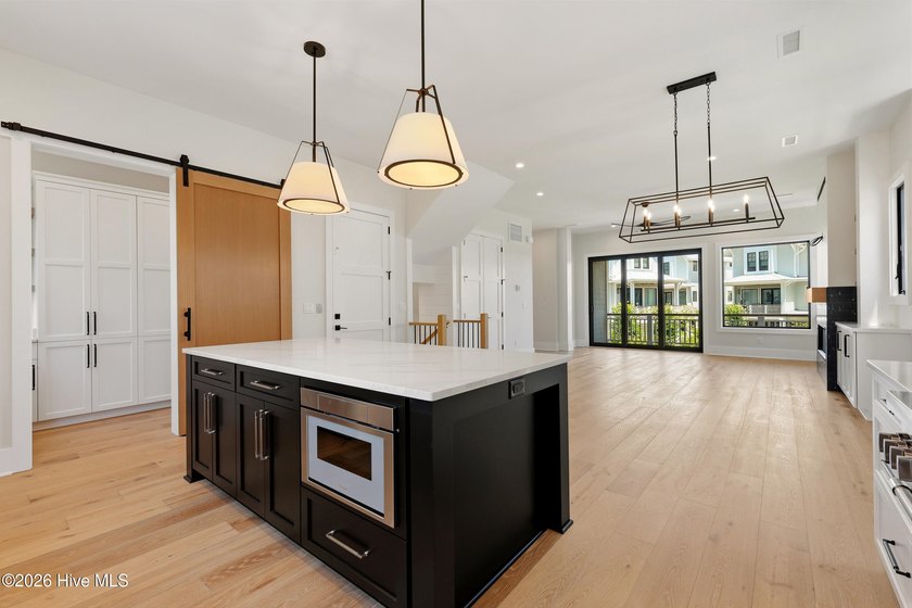 Luxury, location, and low-maintenance living come together - photo 24
