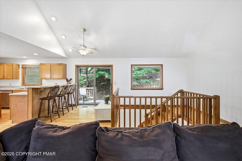 Large mountain lodge offering the perfect blend of four-season - photo 25