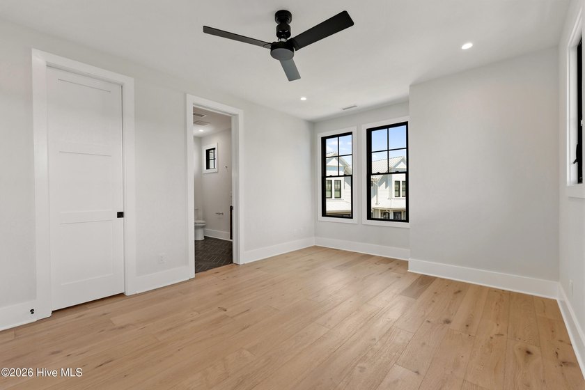 Luxury, location, and low-maintenance living come together - photo 26