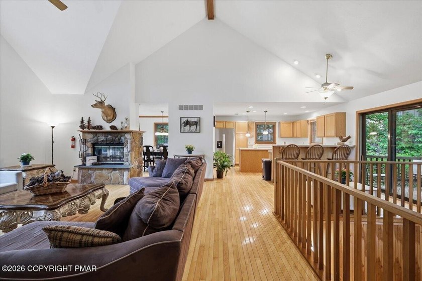 Large mountain lodge offering the perfect blend of four-season - photo 27