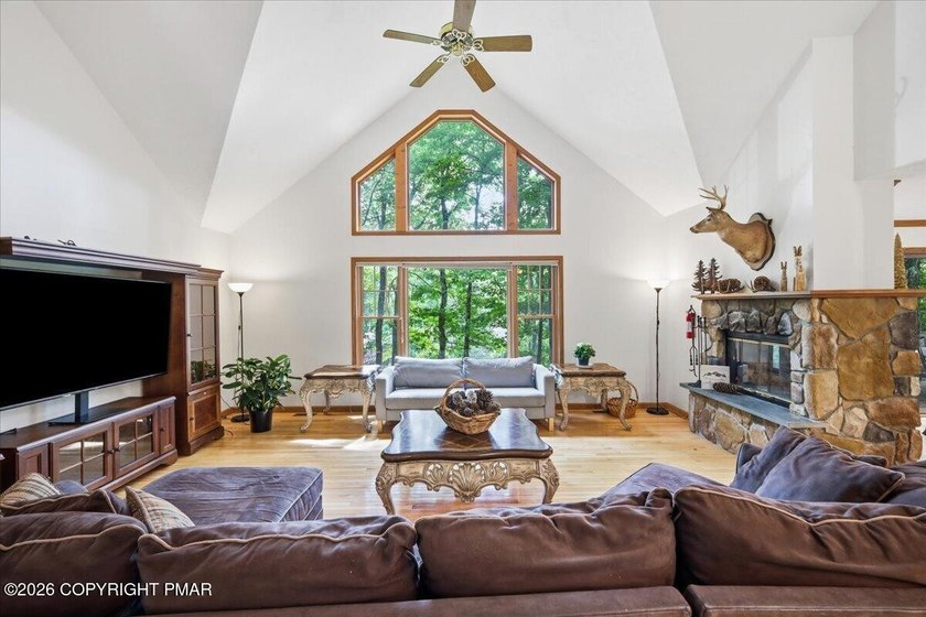 Large mountain lodge offering the perfect blend of four-season - photo 30