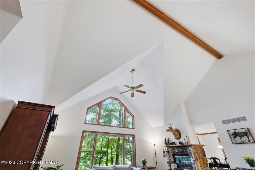 Large mountain lodge offering the perfect blend of four-season - photo 31