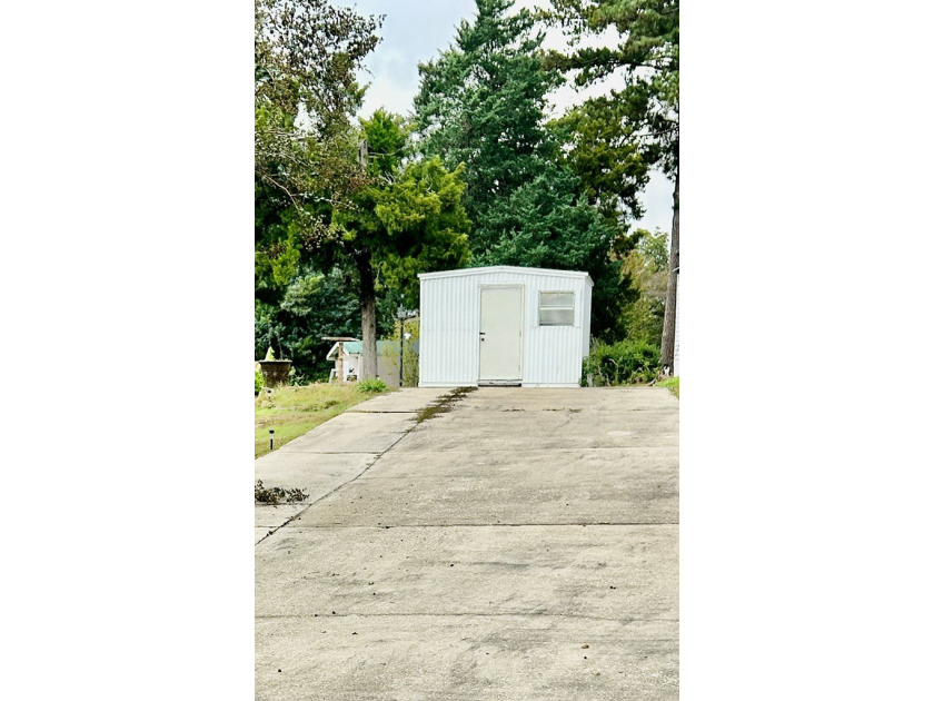 Vacant lot located in the highly sought-after Whispering Pines - photo 2