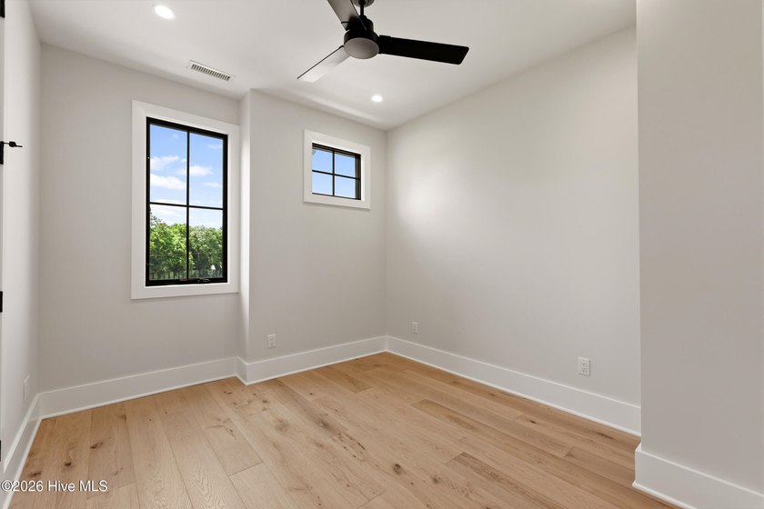 Luxury, location, and low-maintenance living come together - photo 32