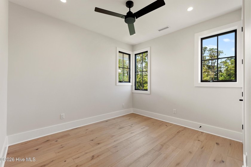 Luxury, location, and low-maintenance living come together - photo 34