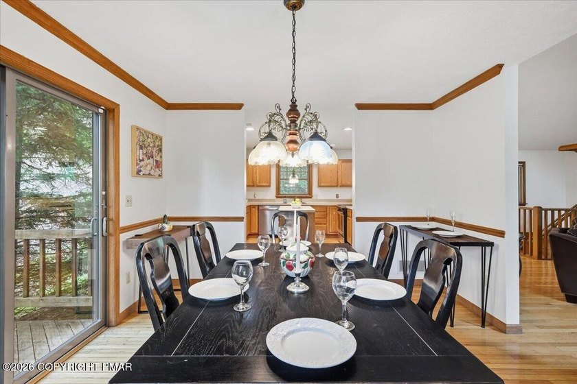 Large mountain lodge offering the perfect blend of four-season - photo 35