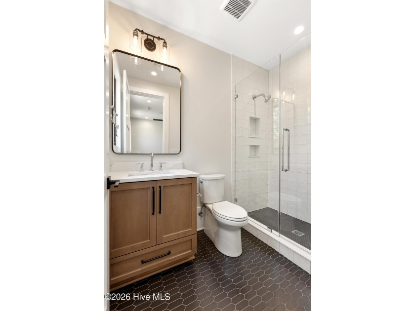 Luxury, location, and low-maintenance living come together - photo 36