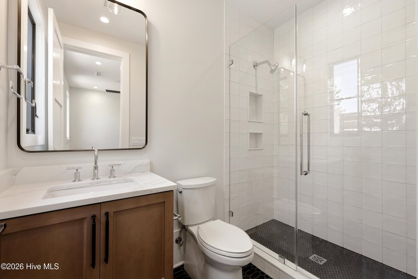 Luxury, location, and low-maintenance living come together - photo 37