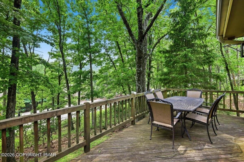 Large mountain lodge offering the perfect blend of four-season - photo 37