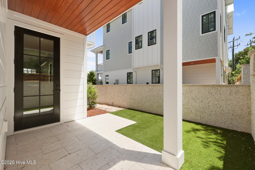 Luxury, location, and low-maintenance living come together - photo 46
